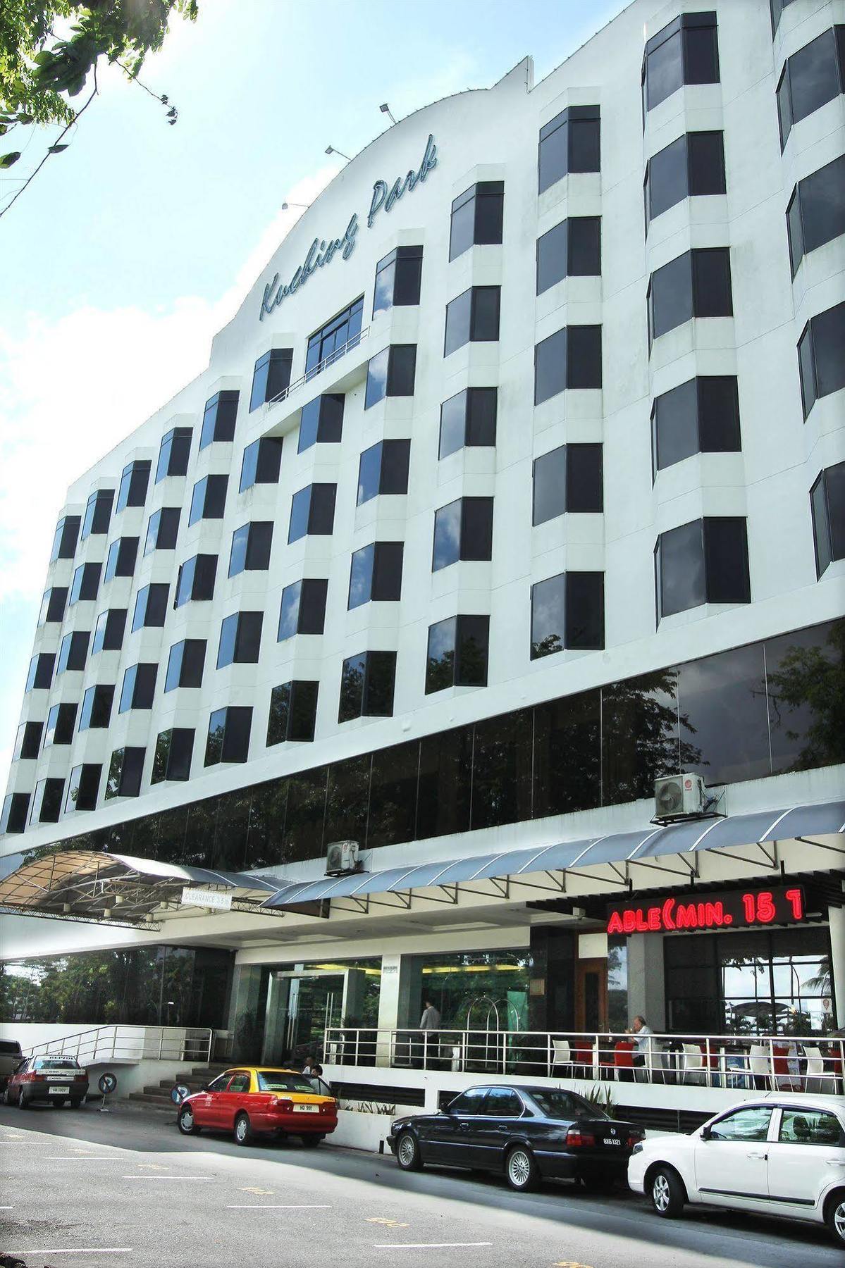 Kuching Park Hotel Exterior foto